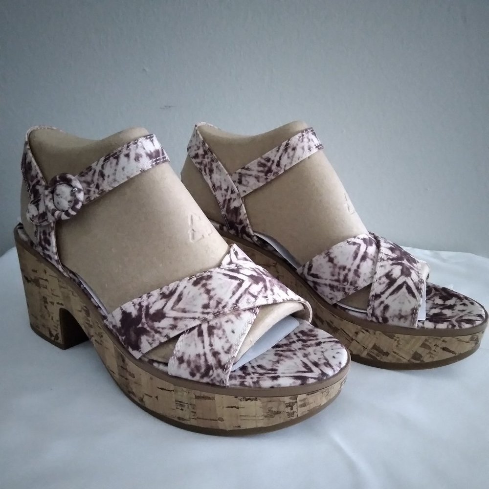 Lifestride Peachy Platform Sandals, Women's Size 8 M  (New - No Box)